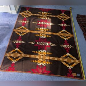 Pendelton Geometric Pattern Blanket in Red and Brown